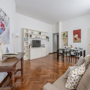 the-best-rent-gorgeous-two-bedroom-apartment-in-porta.it-lombardy.com/